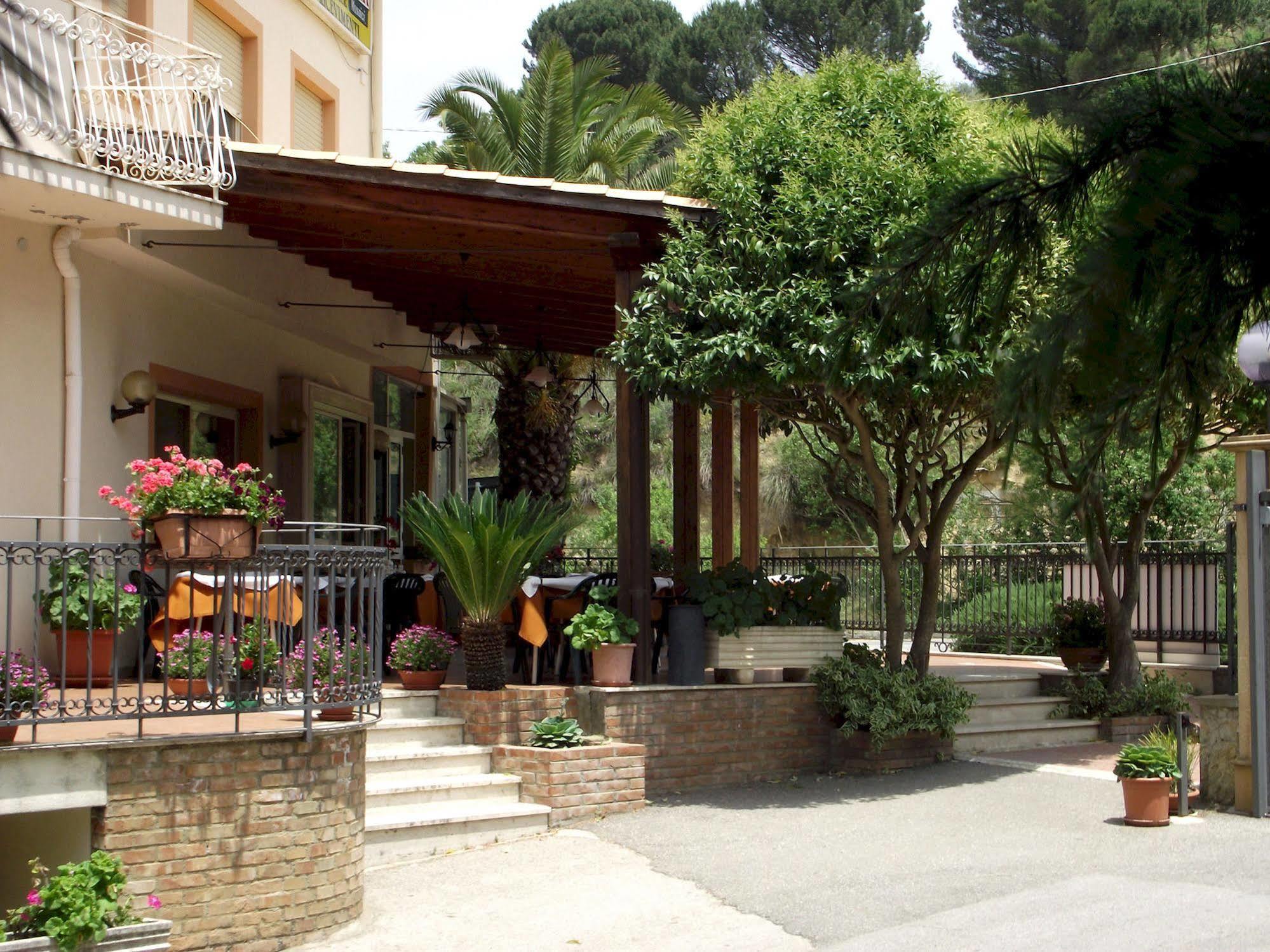 Hotel Ristorante Mosaici Piazza Armerina Exterior photo